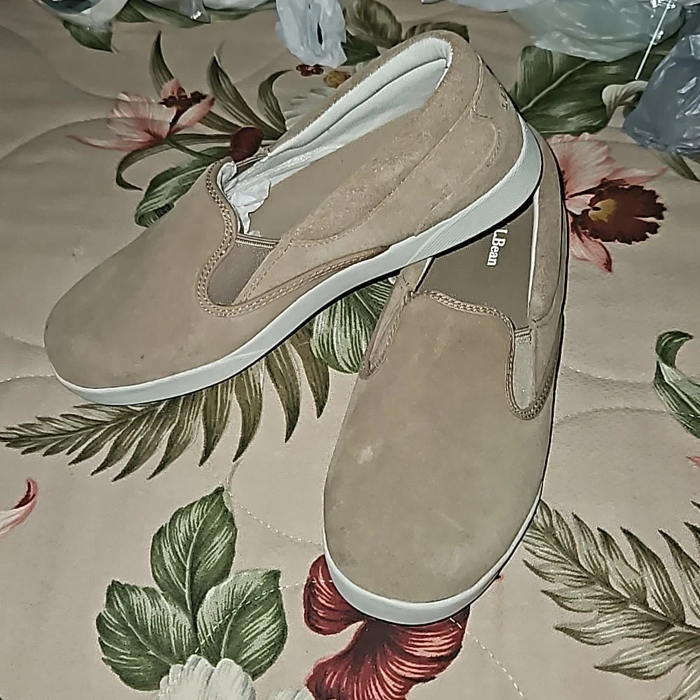 #259 L.L.Bean- Cute! Assorted Sneakers & Slip-On Shoes Sizes Below. - Picture 9 of 11